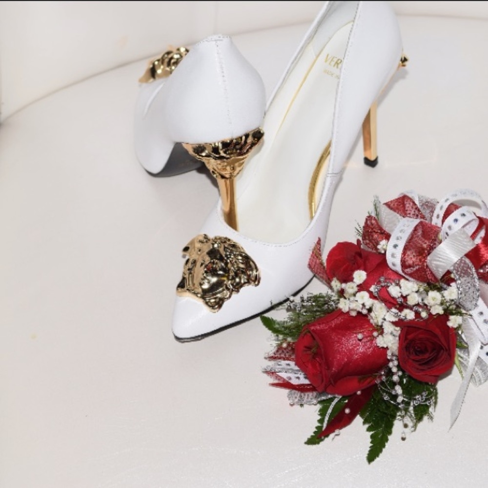 versace heels - Picture 1 of 2